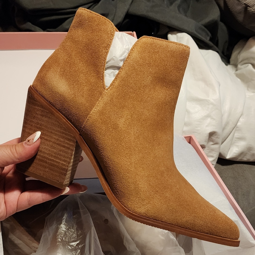 Chic Tan Suede Ankle Booties